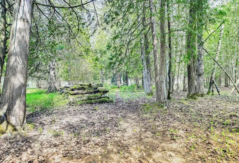 Baileys Harbor Cottage W/ Dock: Steps To Lake!
