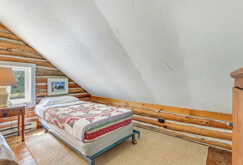 Baileys Harbor Cottage W/ Dock: Steps To Lake!