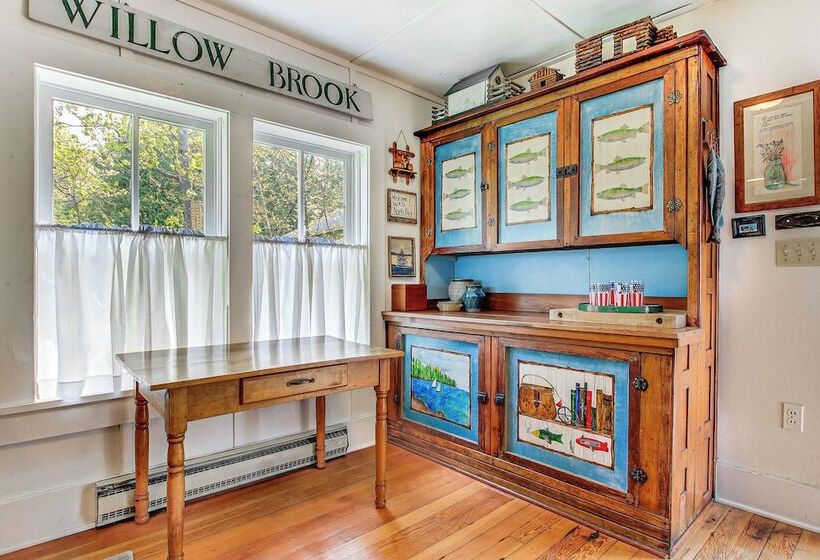 Baileys Harbor Cottage W/ Dock: Steps To Lake!