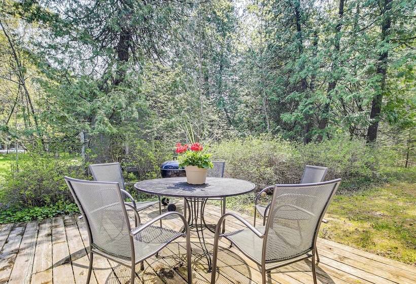 Baileys Harbor Cottage W/ Dock: Steps To Lake!