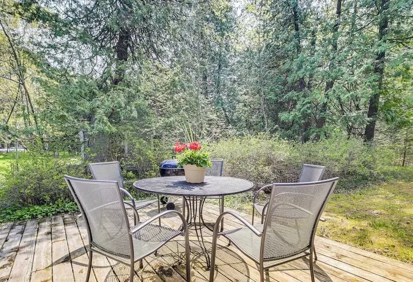 Baileys Harbor Cottage W/ Dock: Steps To Lake!