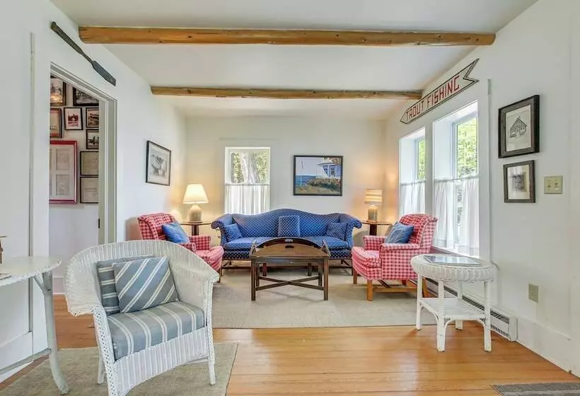 Baileys Harbor Cottage W/ Dock: Steps To Lake!