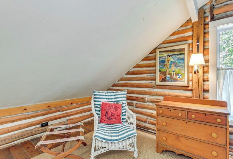 Baileys Harbor Cottage W/ Dock: Steps To Lake!