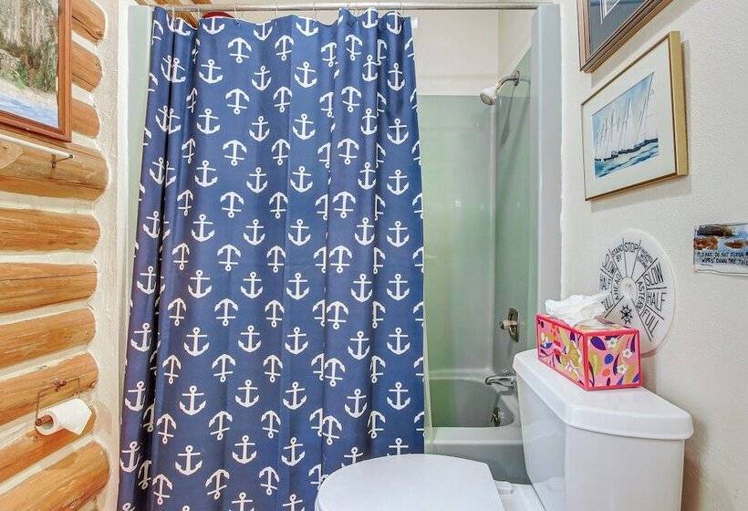 Baileys Harbor Cottage W/ Dock: Steps To Lake!