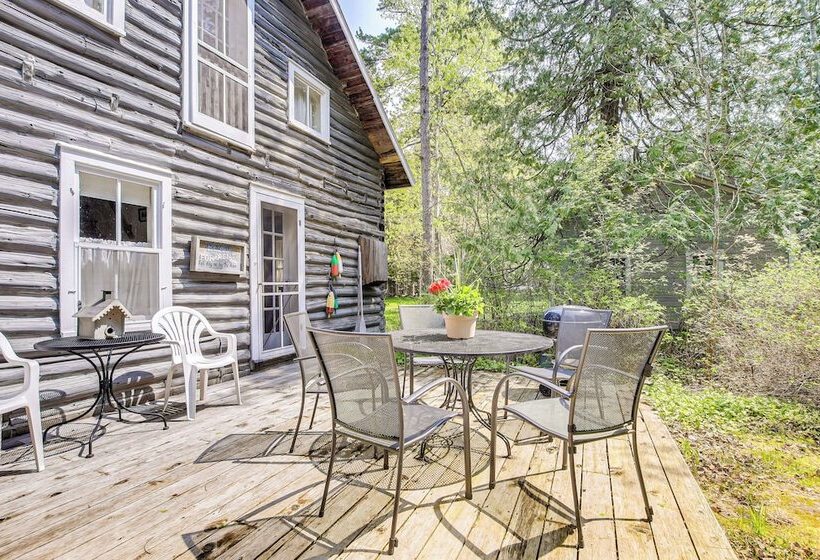 Baileys Harbor Cottage W/ Dock: Steps To Lake!