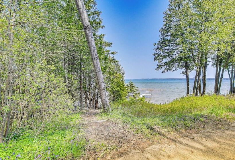 Baileys Harbor Cottage W/ Dock: Steps To Lake!