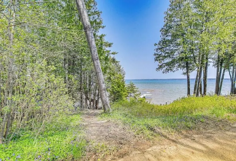 Baileys Harbor Cottage W/ Dock: Steps To Lake!