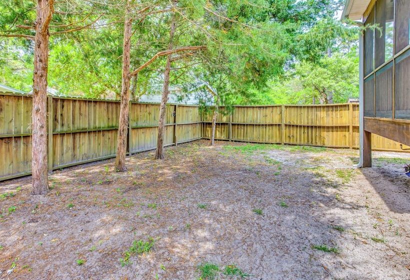 Beachy Oak Island Family Home   1 Mi To Ocean!