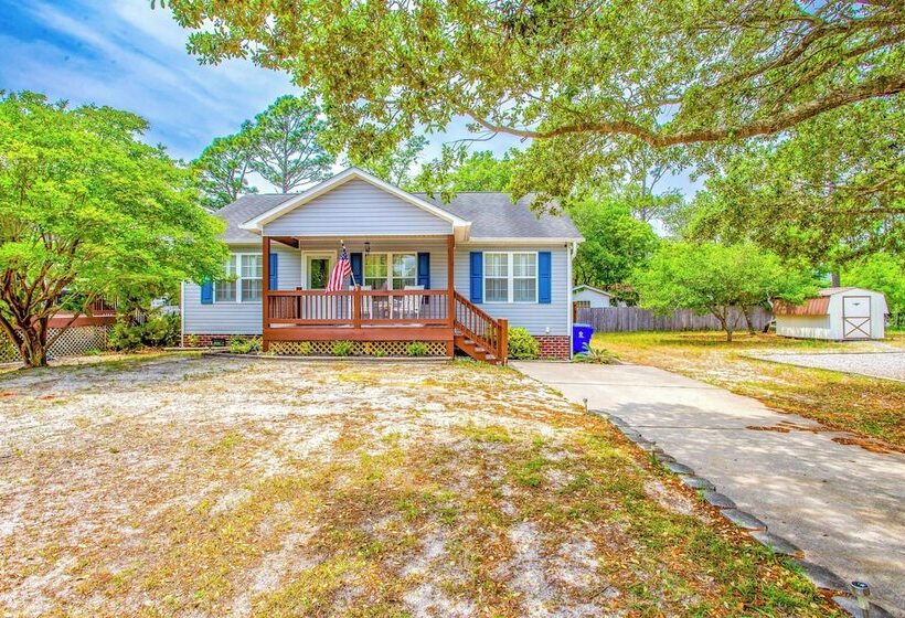 Beachy Oak Island Family Home   1 Mi To Ocean!