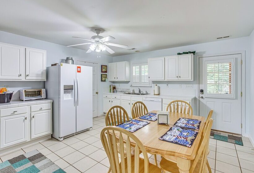 Beachy Oak Island Family Home   1 Mi To Ocean!
