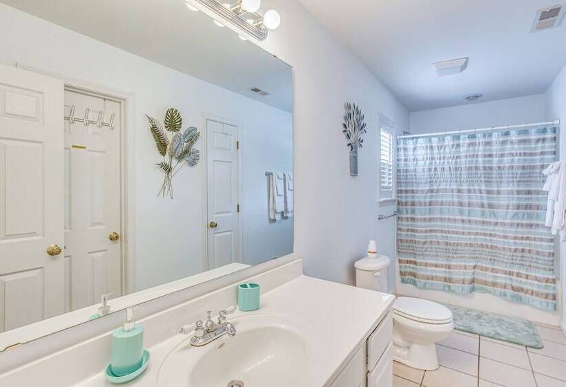 Beachy Oak Island Family Home   1 Mi To Ocean!