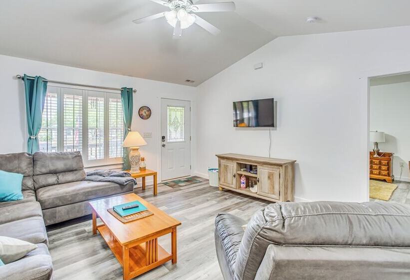 Beachy Oak Island Family Home   1 Mi To Ocean!