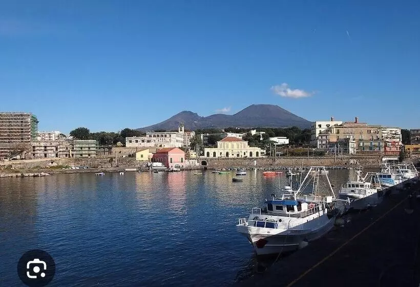 ベッドアンドブレックファースト Mini Apartment With Bathroom And Kitchen For Exclusive Use