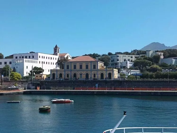 ベッドアンドブレックファースト Mini Apartment With Bathroom And Kitchen For Exclusive Use