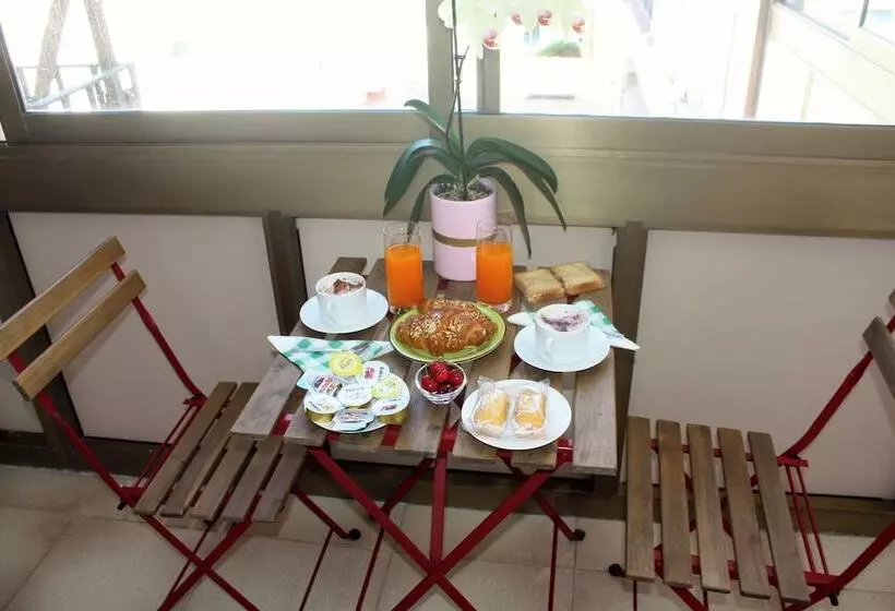 ベッドアンドブレックファースト Mini Apartment With Bathroom And Kitchen For Exclusive Use