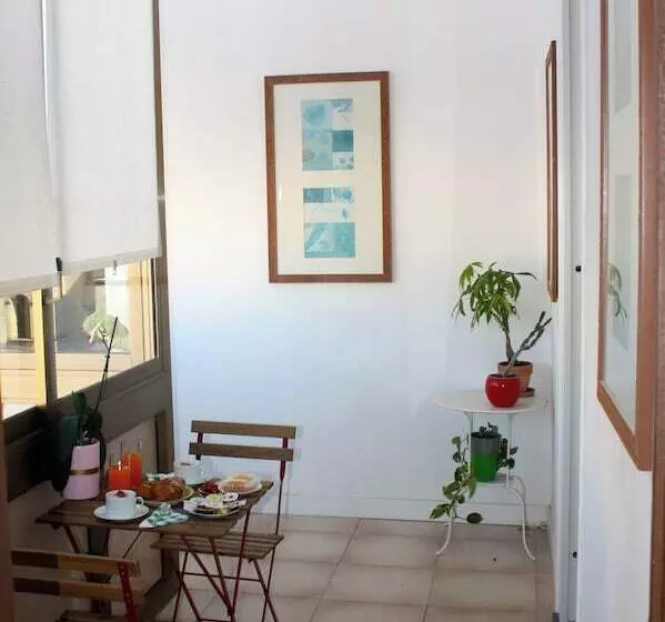 ベッドアンドブレックファースト Mini Apartment With Bathroom And Kitchen For Exclusive Use