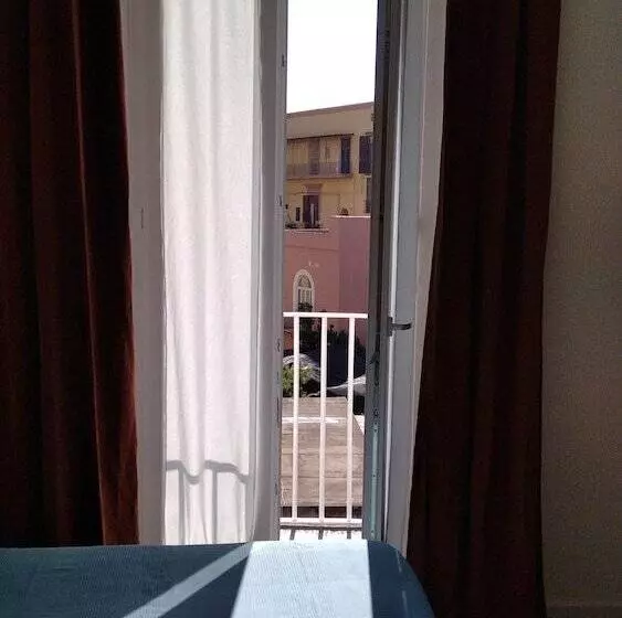 ベッドアンドブレックファースト Mini Apartment With Bathroom And Kitchen For Exclusive Use