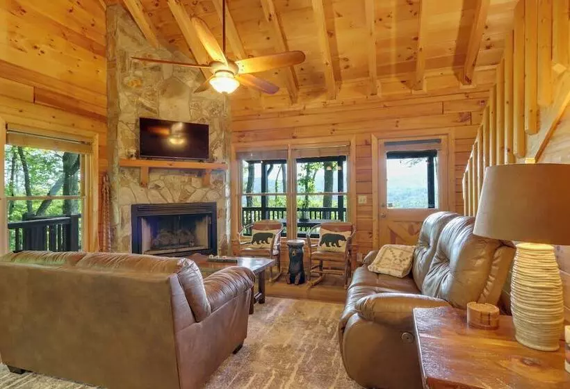 Blue Ridge Cabin W/ Mountain Views: 6 Mi To Dtwn!
