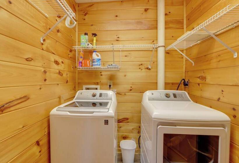 Blue Ridge Cabin W/ Mountain Views: 6 Mi To Dtwn!