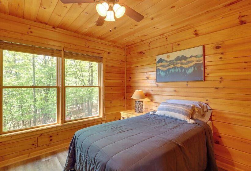 Blue Ridge Cabin W/ Mountain Views: 6 Mi To Dtwn!