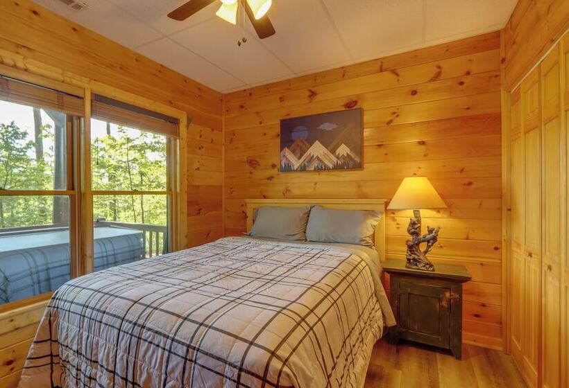 Blue Ridge Cabin W/ Mountain Views: 6 Mi To Dtwn!