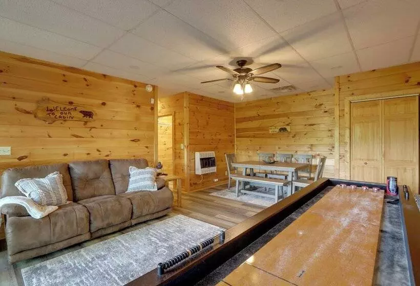 Blue Ridge Cabin W/ Mountain Views: 6 Mi To Dtwn!