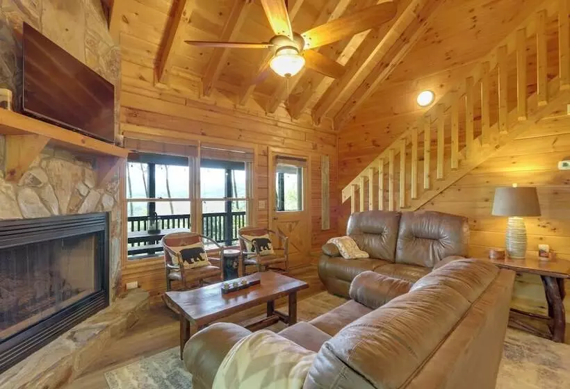 Blue Ridge Cabin W/ Mountain Views: 6 Mi To Dtwn!