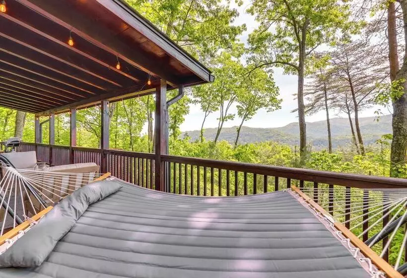 Blue Ridge Cabin W/ Mountain Views: 6 Mi To Dtwn!