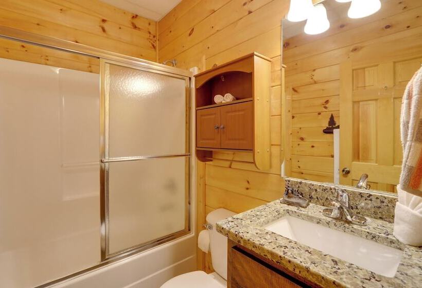 Blue Ridge Cabin W/ Mountain Views: 6 Mi To Dtwn!