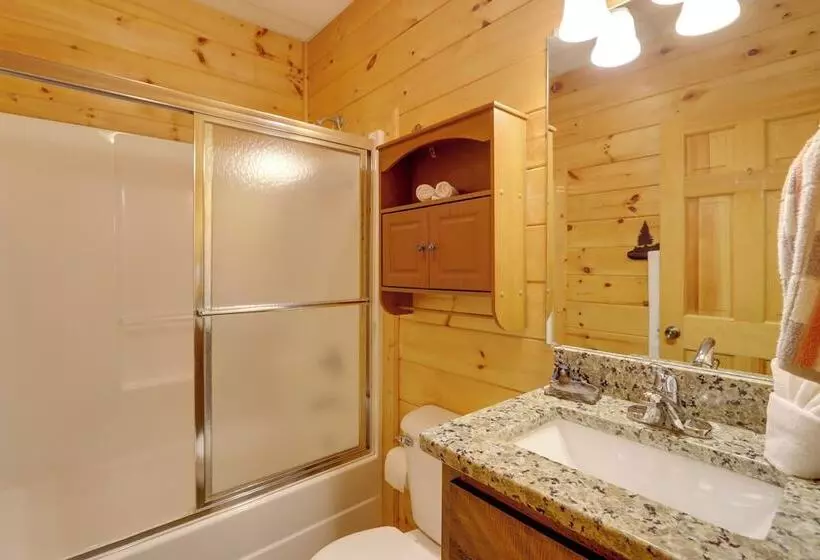 Blue Ridge Cabin W/ Mountain Views: 6 Mi To Dtwn!