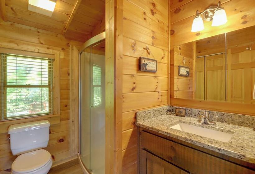 Blue Ridge Cabin W/ Mountain Views: 6 Mi To Dtwn!