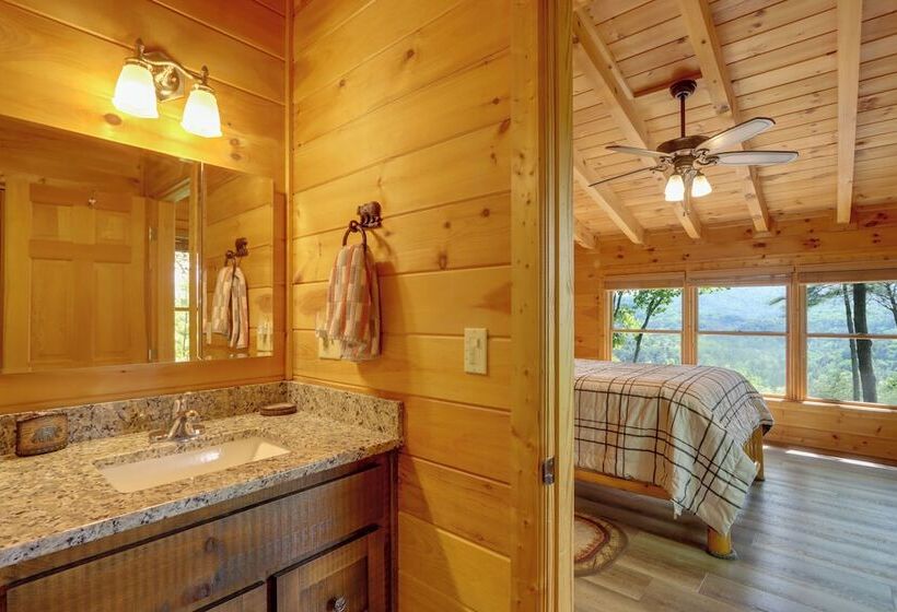 Blue Ridge Cabin W/ Mountain Views: 6 Mi To Dtwn!