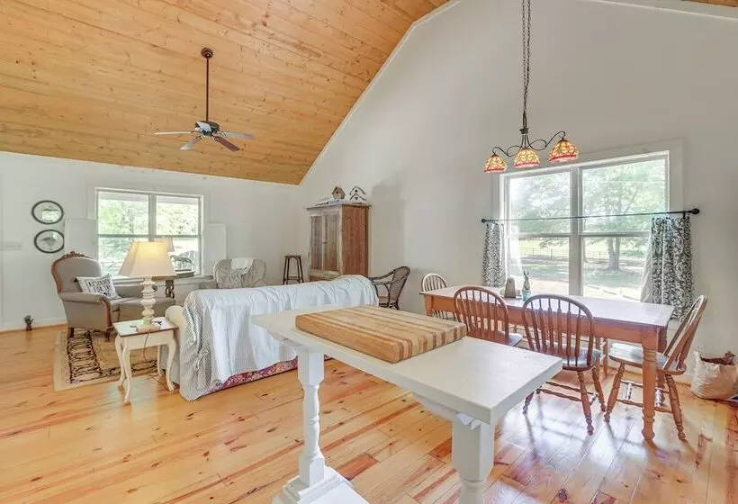 Charming Lawley Cottage: Deck, Fire Pit & Yard!
