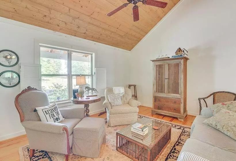 Charming Lawley Cottage: Deck, Fire Pit & Yard!