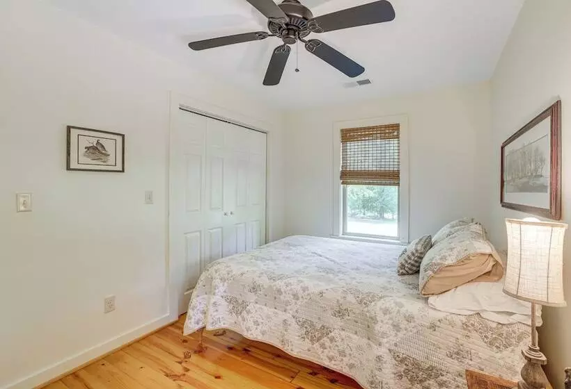 Charming Lawley Cottage: Deck, Fire Pit & Yard!