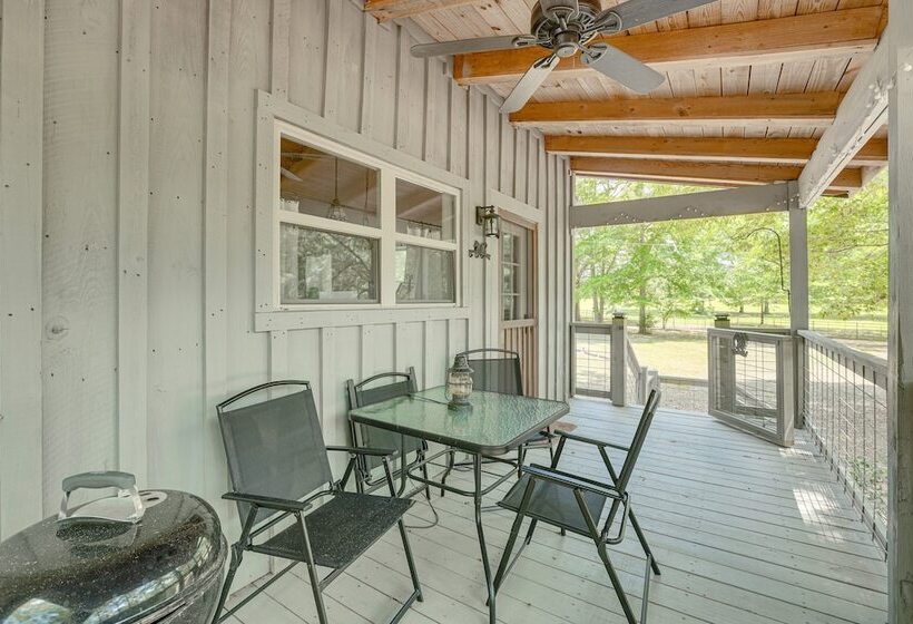 Charming Lawley Cottage: Deck, Fire Pit & Yard!
