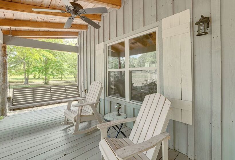Charming Lawley Cottage: Deck, Fire Pit & Yard!
