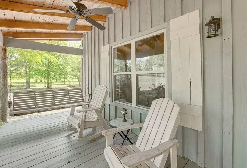 Charming Lawley Cottage: Deck, Fire Pit & Yard!