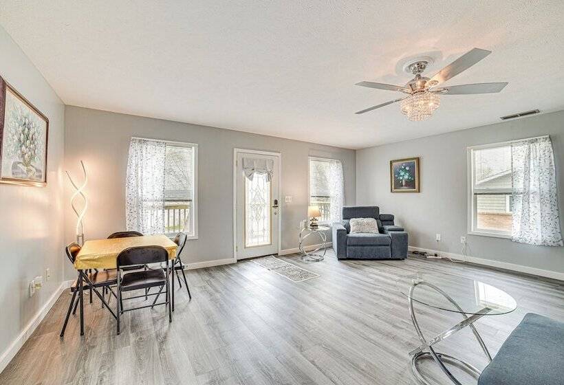 Cozy Illinois Retreat W/ Home Gym & River Views!