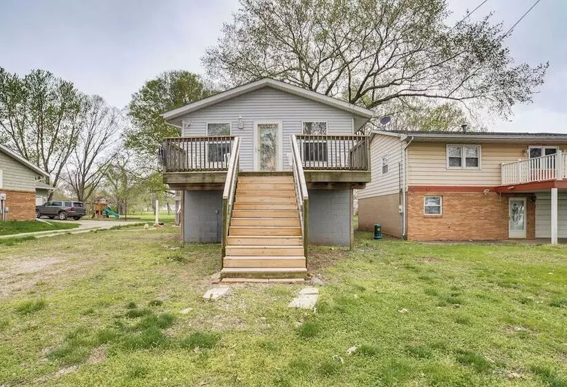 Cozy Illinois Retreat W/ Home Gym & River Views!