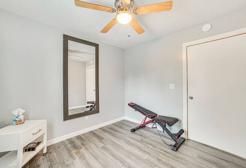 Cozy Illinois Retreat W/ Home Gym & River Views!