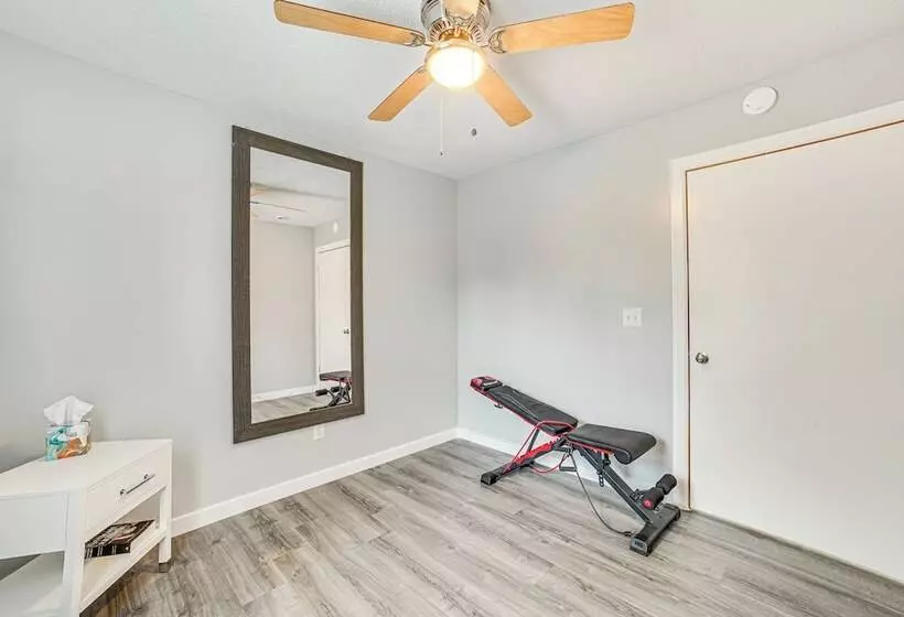 Cozy Illinois Retreat W/ Home Gym & River Views!