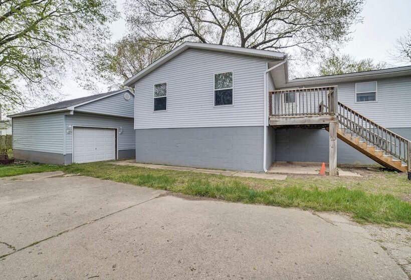 Cozy Illinois Retreat W/ Home Gym & River Views!