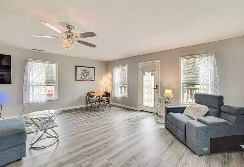 Cozy Illinois Retreat W/ Home Gym & River Views!