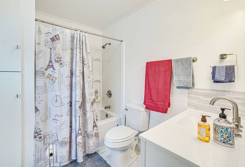 Cozy Illinois Retreat W/ Home Gym & River Views!