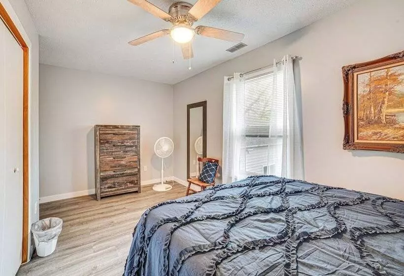 Cozy Illinois Retreat W/ Home Gym & River Views!