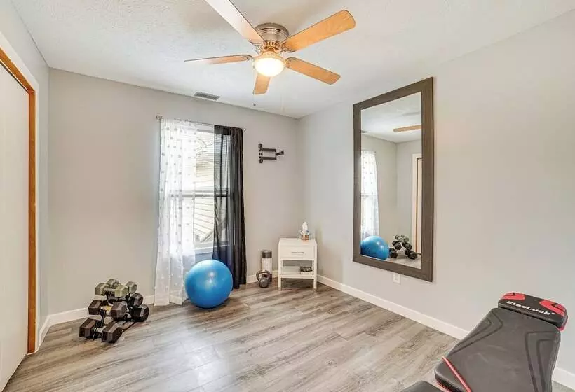 Cozy Illinois Retreat W/ Home Gym & River Views!