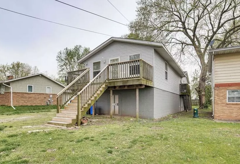 Cozy Illinois Retreat W/ Home Gym & River Views!