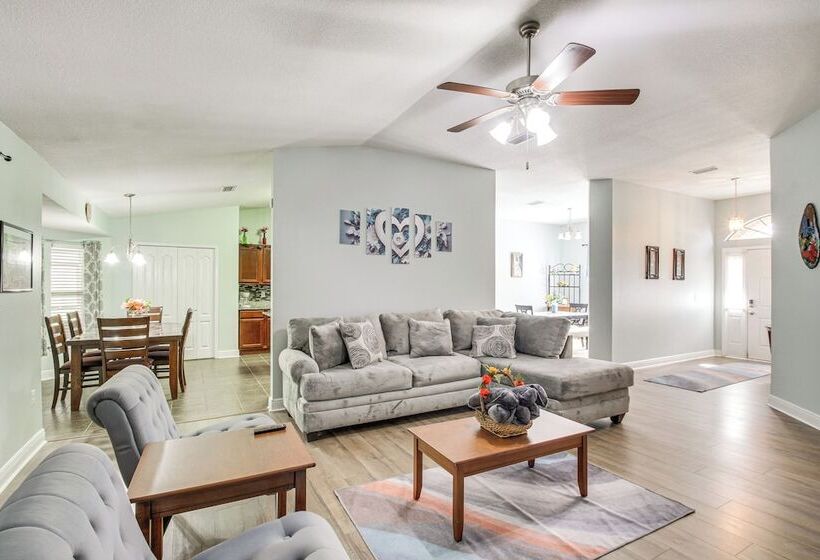 Crestview Family Home: Screened Porch & Games!