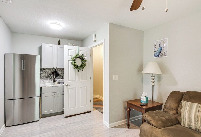 Crestview Family Home: Screened Porch & Games!